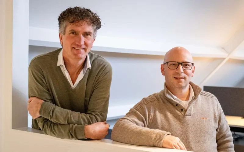 Koert van Ittersum en Guido de Rooij op kantoor
